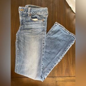 American Eagle Outfitters - Favorite Boyfriend Light Wash Low Rise Straight Jean